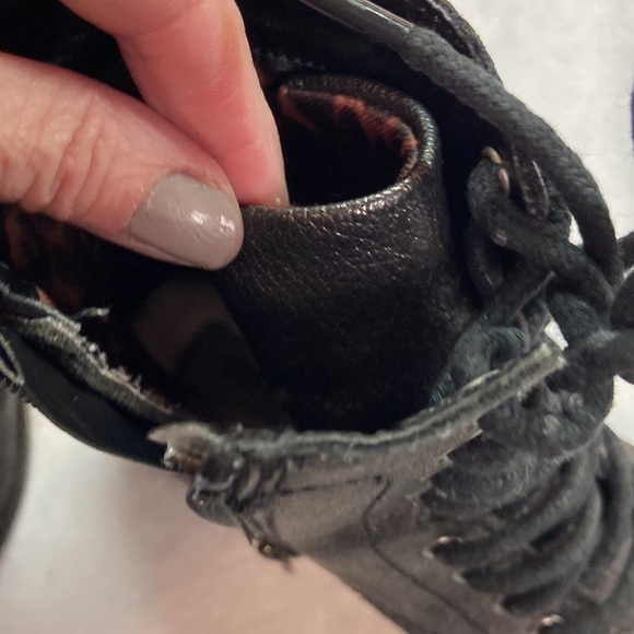 Steve Madden Combat Boot Lace up and Zipper Metallic Black Embellishments Y S3 - Picture 4 of 16